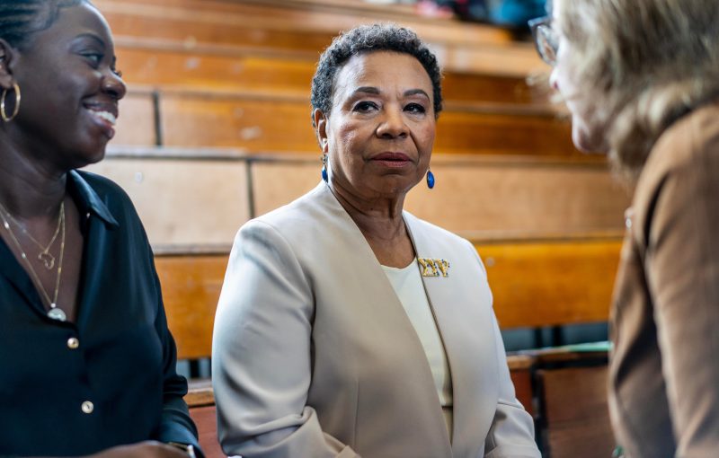  Newsom’s Senate caretaker plan is ‘insulting’ to Black women, Rep. Lee says