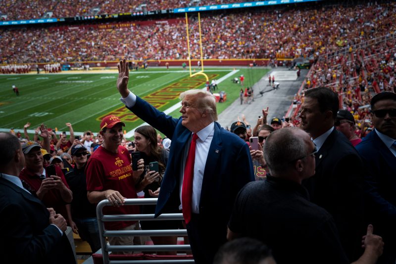 Trump and DeSantis converge again in Iowa at rivalry game, with different styles