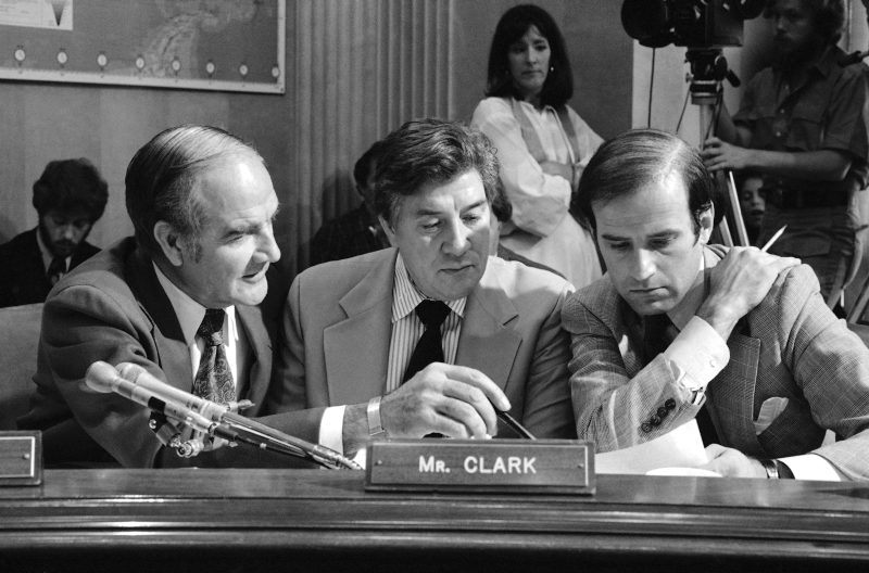  Dick Clark, Iowa senator who shaped policy in Africa, dies at 95