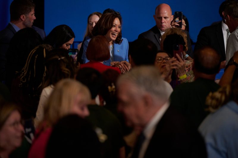  Arizona voters head to polls to pick nominees for Senate, House seats