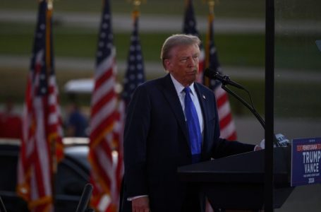 Tucker Carlson says father Trump will give ‘spanking’ at rowdy Georgia rally