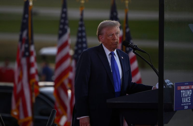  Tucker Carlson says father Trump will give ‘spanking’ at rowdy Georgia rally